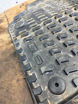 AUDI 8R0061511 8R1061501 8R1061221 8R0061511 Floor Mat Set AUDI Q5 (8R) (2008-2016) — thumbnail 7