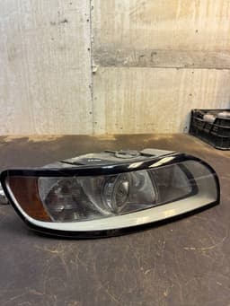 VOLVO Headlight right VOLVO S40 / V50 / C30 / C70 (MS, MW) (2004-2012) — thumbnail 2
