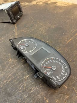 VW 1T0920871C Instrument Cluster VW TOURAN (1T3) (2010-2015) — thumbnail 2