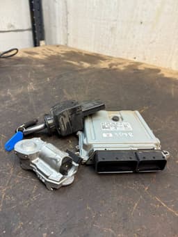 MERCEDES-BENZ A6461500777 6461500777 0281014186 A0375456132 A6395452108 6395452108 Engine ECU immo kit / set MERCEDES-BENZ VITO / VIANO (W639) (2003-2014) — thumbnail 2