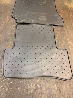 MERCEDES-BENZ A2046840403 A2046840303 A2046804448 A2046840003 Floor Mat Set MERCEDES-BENZ C-CLASS (W204) (2007-2013) — thumbnail 9