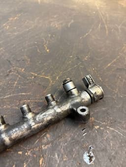 VOLVO 31405380 Fuel Distributor / fuel rail VOLVO V70 III (BW) (2007-2016) — thumbnail 4