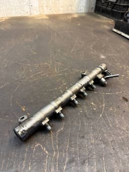 VOLVO 31405380 Fuel Distributor / fuel rail VOLVO V70 III (BW) (2007-2016) — thumbnail 3
