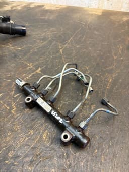 VOLVO 31422168 332000 9685297580 Fuel Distributor / fuel rail VOLVO S60 II / V60 I (2010-2018) — thumbnail 2