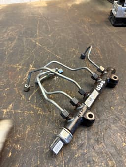 VOLVO 31422168 332000 9685297580 Fuel Distributor / fuel rail VOLVO S60 II / V60 I (2010-2018) — thumbnail 3
