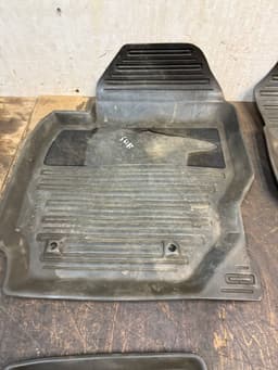 VOLVO Floor Mat Set VOLVO V70 III (BW) (2007-2016) — thumbnail 7