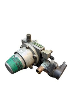 VOLVO 5120104 36001494 Fuel pressure regulator VOLVO V70 II / XC70 I (P80) (2000-2007) — thumbnail 1