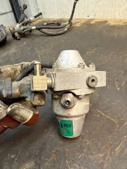 VOLVO 5120104 36001494 Fuel pressure regulator VOLVO V70 II / XC70 I (P80) (2000-2007) — thumbnail 6
