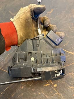 VOLVO 31301740 Door Lock Front Right VOLVO S60 II / V60 I (2010-2018) — thumbnail 5