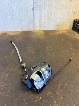 VOLVO 31301740 Door Lock Front Right VOLVO S60 II / V60 I (2010-2018) — thumbnail 3