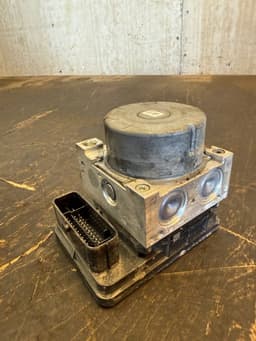 SKODA 5Q0614517AQ ABS hydraulic unit / pump SKODA OCTAVIA III (5E) (2012-2019) — thumbnail 2