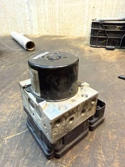 VOLVO P31317450 31317450 ABS hydraulic unit / pump VOLVO S60 II / V60 I (2010-2018) — thumbnail 3