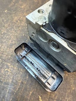 VOLVO P31317450 31317450 ABS hydraulic unit / pump VOLVO S60 II / V60 I (2010-2018) — thumbnail 5
