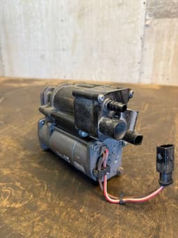 BMW 443020023 26071611 37206850555 Air Suspension Compressor BMW X5 (F15, F85) (2012-2018) — thumbnail 2
