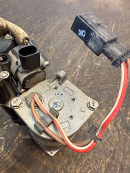 BMW 443020023 26071611 37206850555 Air Suspension Compressor BMW X5 (F15, F85) (2012-2018) — thumbnail 7