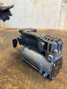 BMW 443020023 26071611 37206850555 Air Suspension Compressor BMW X5 (F15, F85) (2012-2018) — thumbnail 4