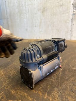 BMW 443020023 26071611 37206850555 Air Suspension Compressor BMW X5 (F15, F85) (2012-2018) — thumbnail 3