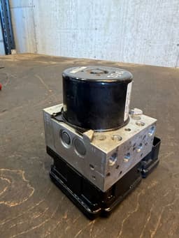 MERCEDES-BENZ A1729014000 1729014000 A1724313712 1724313712 A1724313912 A1724314412 A1729005214 A1729003603 ABS hydraulic unit / pump MERCEDES-BENZ C-CLASS (W204) (2007-2013) — thumbnail 3