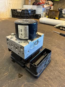 MERCEDES-BENZ A1729014000 1729014000 A1724313712 1724313712 A1724313912 A1724314412 A1729005214 A1729003603 ABS hydraulic unit / pump MERCEDES-BENZ C-CLASS (W204) (2007-2013) — thumbnail 2