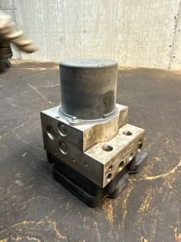 BMW 34516865860 6865860 34526865862 6865862 34516856841 6856841 6856838 ABS hydraulic unit / pump BMW 5 (F10, F11) (2010-2017) — thumbnail 3
