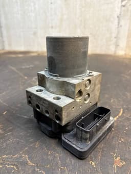 BMW 34516865860 6865860 34526865862 6865862 34516856841 6856841 6856838 ABS hydraulic unit / pump BMW 5 (F10, F11) (2010-2017) — thumbnail 2