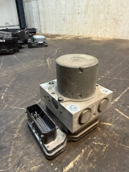 OPEL 95367359 95406024 95417440 95911080 94559627 ABS hydraulic unit / pump OPEL MOKKA A (J13) (2012-2019) — thumbnail 2