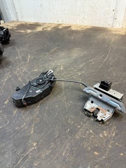 VOLVO 31333543 Bootlid / tailgate lock VOLVO V70 III (BW) (2007-2016) — thumbnail 2