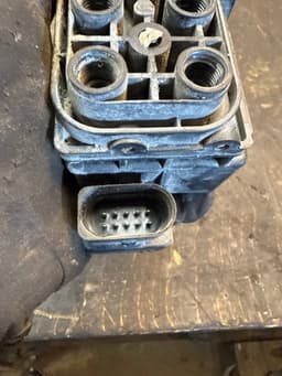 AUDI 7L0698014 7L0698014C Air suspension valve block AUDI Q7 (4L) (2006-2015) — thumbnail 8
