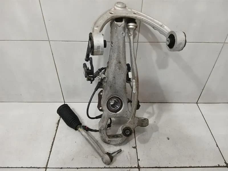 PORSCHE Porsche Taycan 9J Right Front Hub 9J1407246B Wheel Bearing Housing Front Right