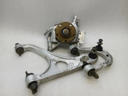 MCLAREN McLaren 720S Coupe Right Front Hub 14B0721CP Wheel Bearing Housing Front Right — thumbnail 1