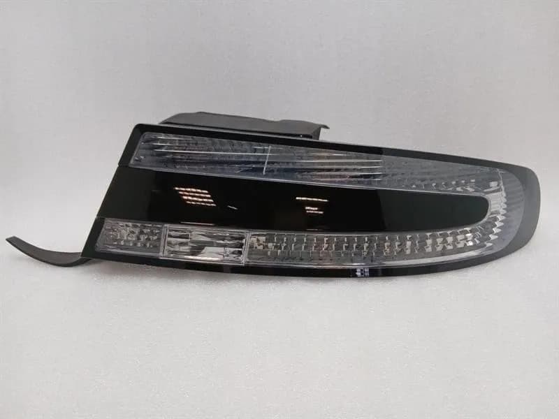 ASTON MARTIN Aston Martin DB9 Volante Right Rear Light DG33-13404-AC Tail Light Rear Re