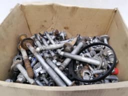 ASTON MARTIN ASTON MARTIN VANTAGE V8 SCREWS BOLTS FROM ONE CAR SET BOLTS — thumbnail 2