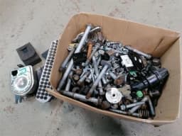 ASTON MARTIN ASTON MARTIN DB9 COUPE SCREWS BOLTS FROM ONE CAR BOLTS — thumbnail 3