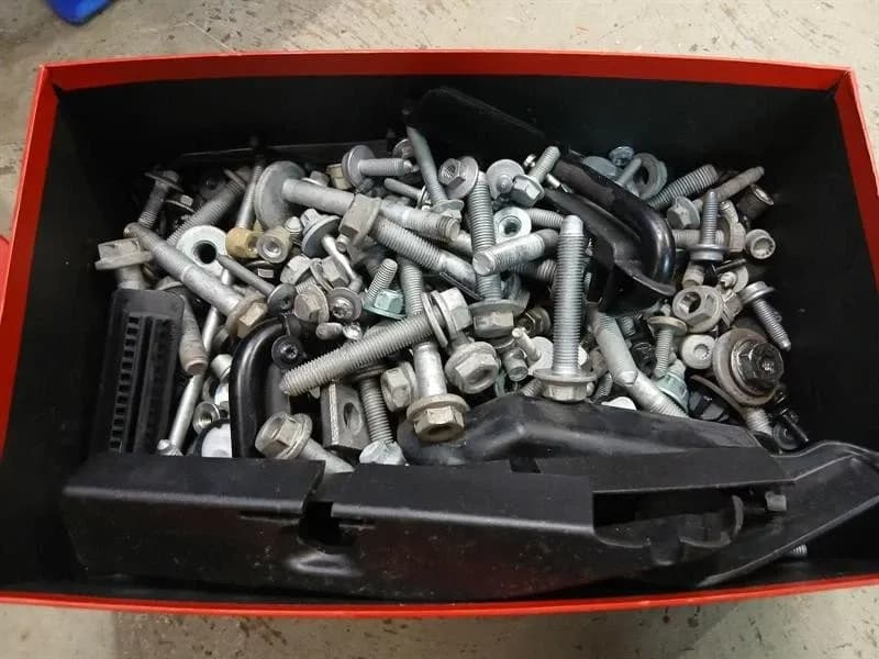 PORSCHE PORSCHE 911 992 SCREWS BOLTS FROM ONE CAR SET BOLTS