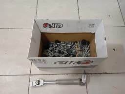PORSCHE PORSCHE BOXSTER SPYDER 718 SCREWS BOLTS FROM ONE CAR SET BOLTS — thumbnail 8