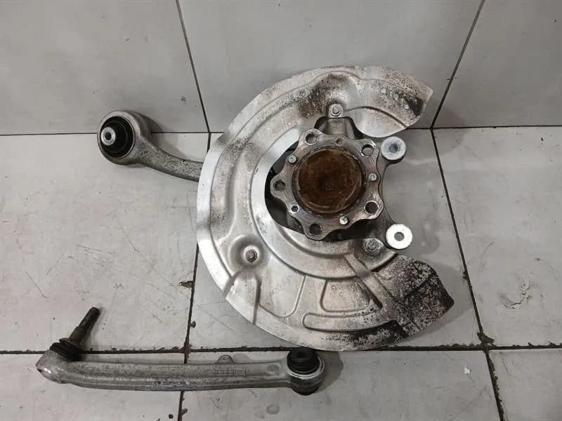 BMW BMW M4 F82 Left Front Hub 2284001 Wheel Bearing Housing Front Left