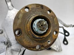 MCLAREN McLaren 720S Coupe Left Front Hub 14B0710CP Wheel Bearing Housing Front Left — thumbnail 3