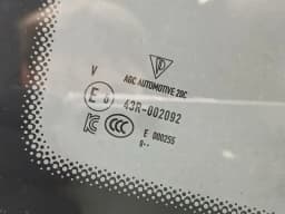 PORSCHE Porsche Taycan 9J Left Rear 1/4 Glass 9J1845297R Door Glass 1/4 Rear LH — thumbnail 4