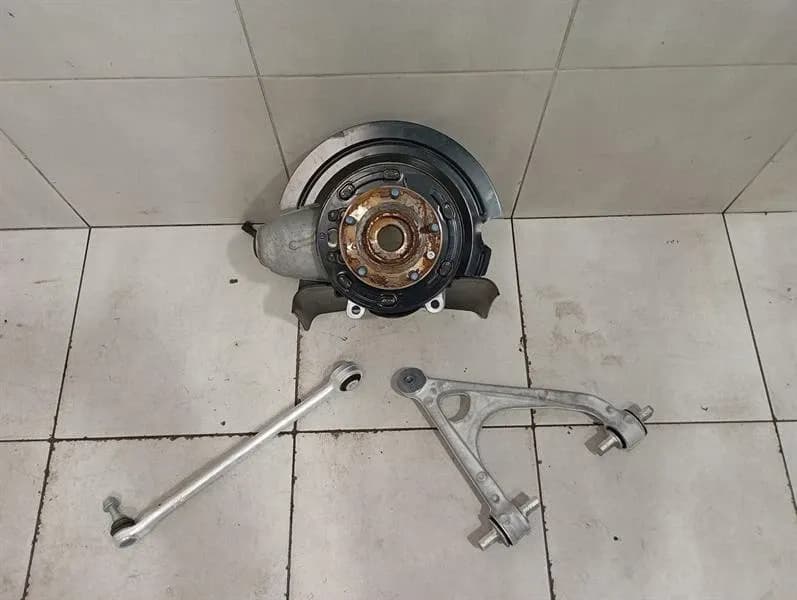Chevrolet Corvette C7 Left Rear Hub 84506880 Wheel Bearing Housing Rear Left