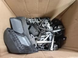 ASTON MARTIN ASTON MARTIN VANQUISH AM310 SCREWS BOLTS FROM ONE CAR SCREWS — thumbnail 1