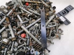 ASTON MARTIN ASTON MARTIN VANTAGE V8 SCREWS BOLTS FROM ONE CAR SET BOLTS — thumbnail 5