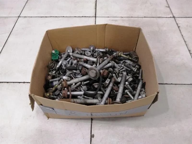 ASTON MARTIN ASTON MARTIN VANTAGE V8 SCREWS BOLTS FROM ONE CAR SET BOLTS