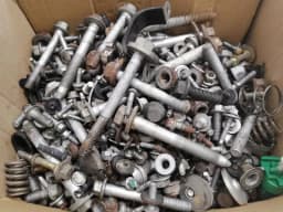 ASTON MARTIN ASTON MARTIN VANTAGE V8 SCREWS BOLTS FROM ONE CAR SET BOLTS — thumbnail 3
