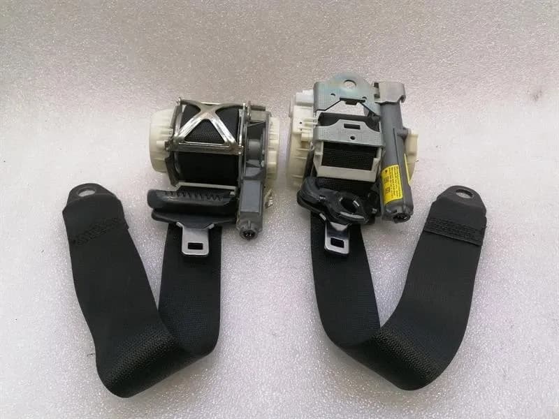 FERRARI Ferrari 458 F142 Spider Seatbelt Set 84466400 Seat Belt Set 84466300