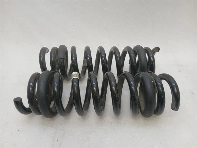 BMW BMW M4 F82 coil spring rear 33537857311 set suspension spring rear M3 F80