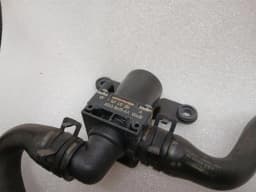 ASTON MARTIN Aston Martin Rapide 10-14 heater valve AD43-18495-AA heater valve — thumbnail 10