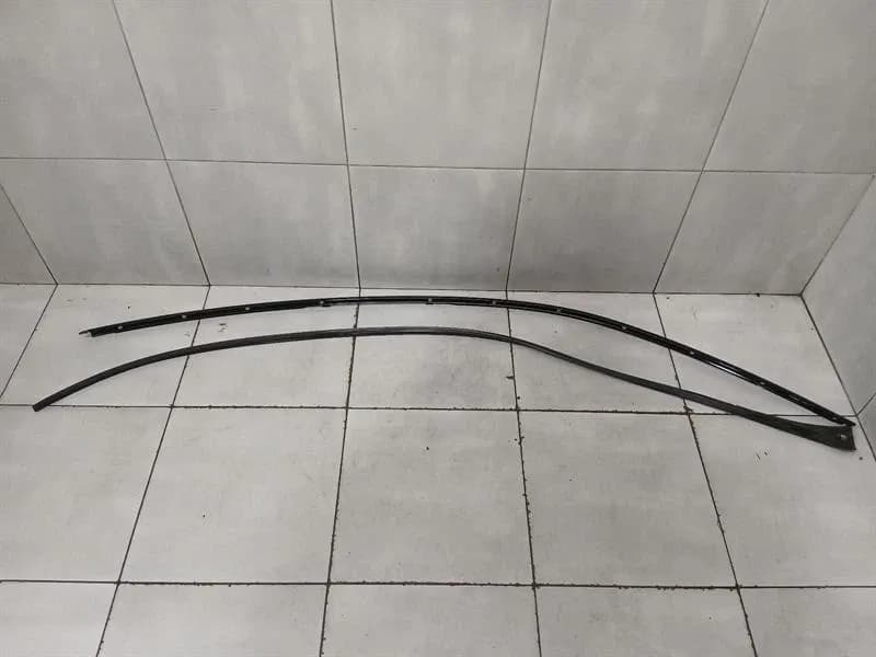 PORSCHE Porsche Taycan 9J Body Moulding 9J1853262B RH Strip