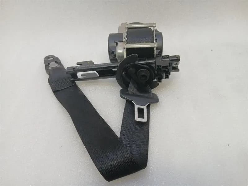 MERCEDES-BENZ MERCEDES C63 AMG W205 FRONT SEATBELT A2058600285 FRONT SEATBELT RIGHT