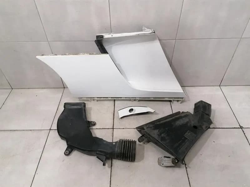 Audi R8 Type 42 V10 5.2 Spyder Right B Post Cover 427853190B Trim Faulty