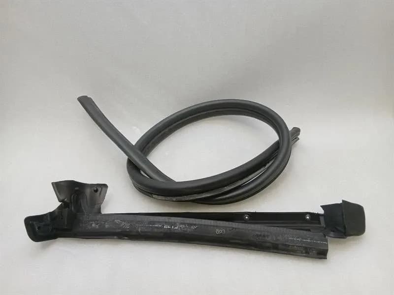 FERRARI Ferrari California F149 08-14 Left Door Seal 69877700 LH Door Seals Set